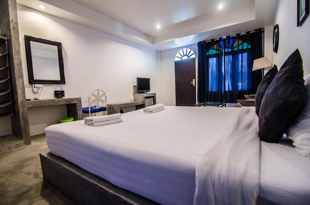 Chic Boutique Hotel Phuket Exterior photo